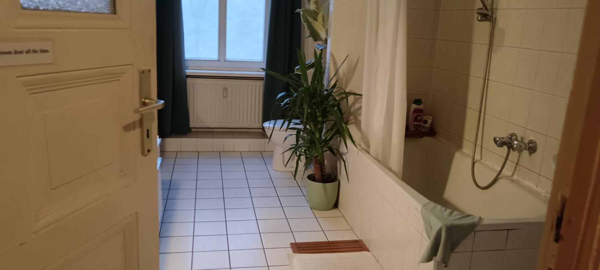 Private Bedroom Near Alexanderplatz In Sharing Homestay *
